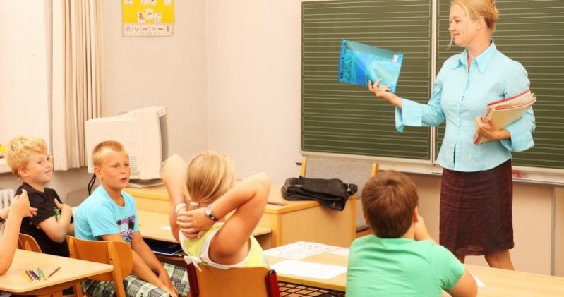 Známkování nebo slovní hodnocení ilustrativní obrázek - MADIO