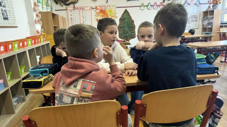5 kroků, jak podpořit peer-to-peer zpětnou vazbu mezi dětmi ve třídě MADIO