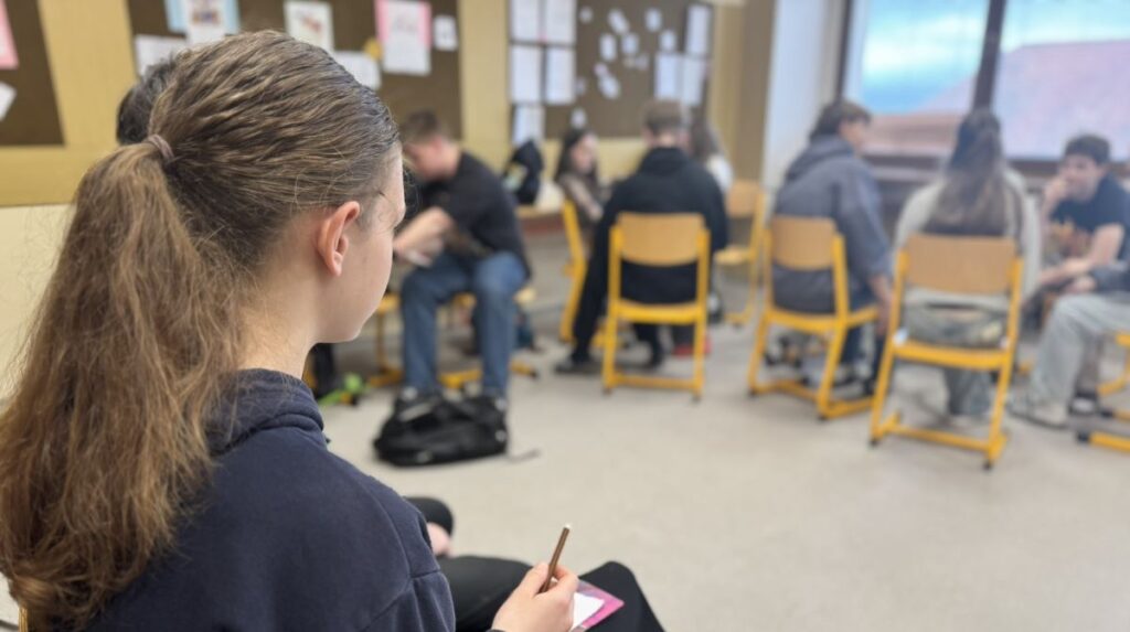 WEBINÁŘ: POPIŠ, NESUĎ – ZPĚTNÁ VAZBA, KTERÁ KULTIVUJE TŘÍDU MADIO